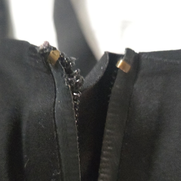 Victoria's Secret Black Zip-Front Sports Bra - Picture 5 of 5